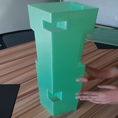Quadratisches Dreieck gewellter Corflute-Baum-Schutz Vine Protector
