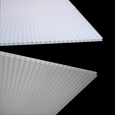 Weißes gewölbtes Blatt-bedruckbares buntes der Kunststoffplatte-4x8 Coroplast