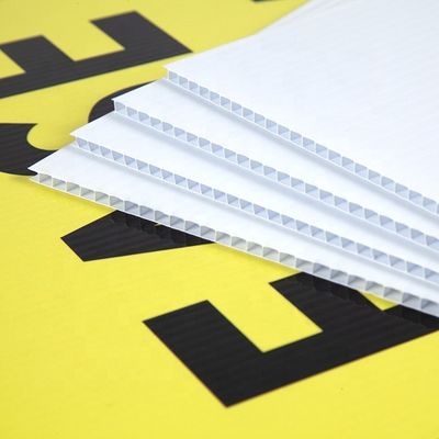 Weißes gewölbtes Blatt-bedruckbares buntes der Kunststoffplatte-4x8 Coroplast