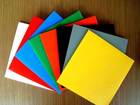 Rote 2mm 3mm 4mm gewölbte Kunststoffplatte-recyclebares starkes steifes