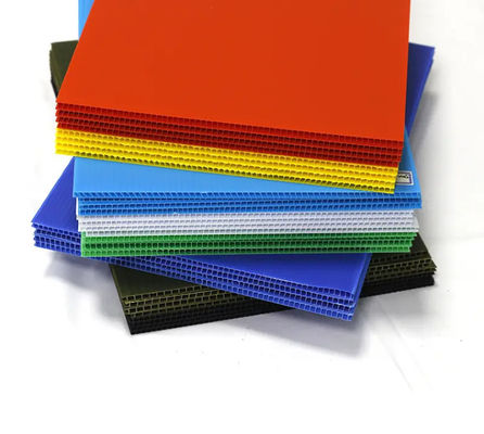 Gewölbtes Schwarzes Coroplast pp. der Kunststoffplatte-4x8 hohle Wellblech