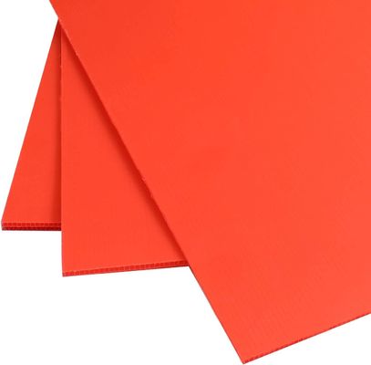Polypropylen gewölbtes Kunststoffblech Corflute Board angepasst